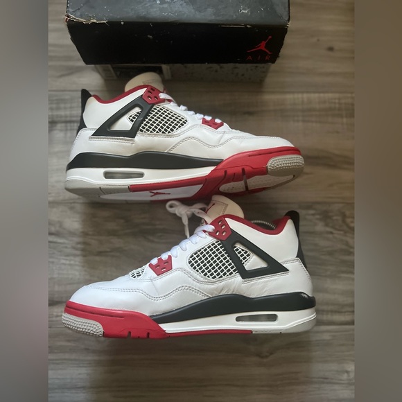Jordan 4 FireRed Gradeschool 7y - Picture 3 of 11